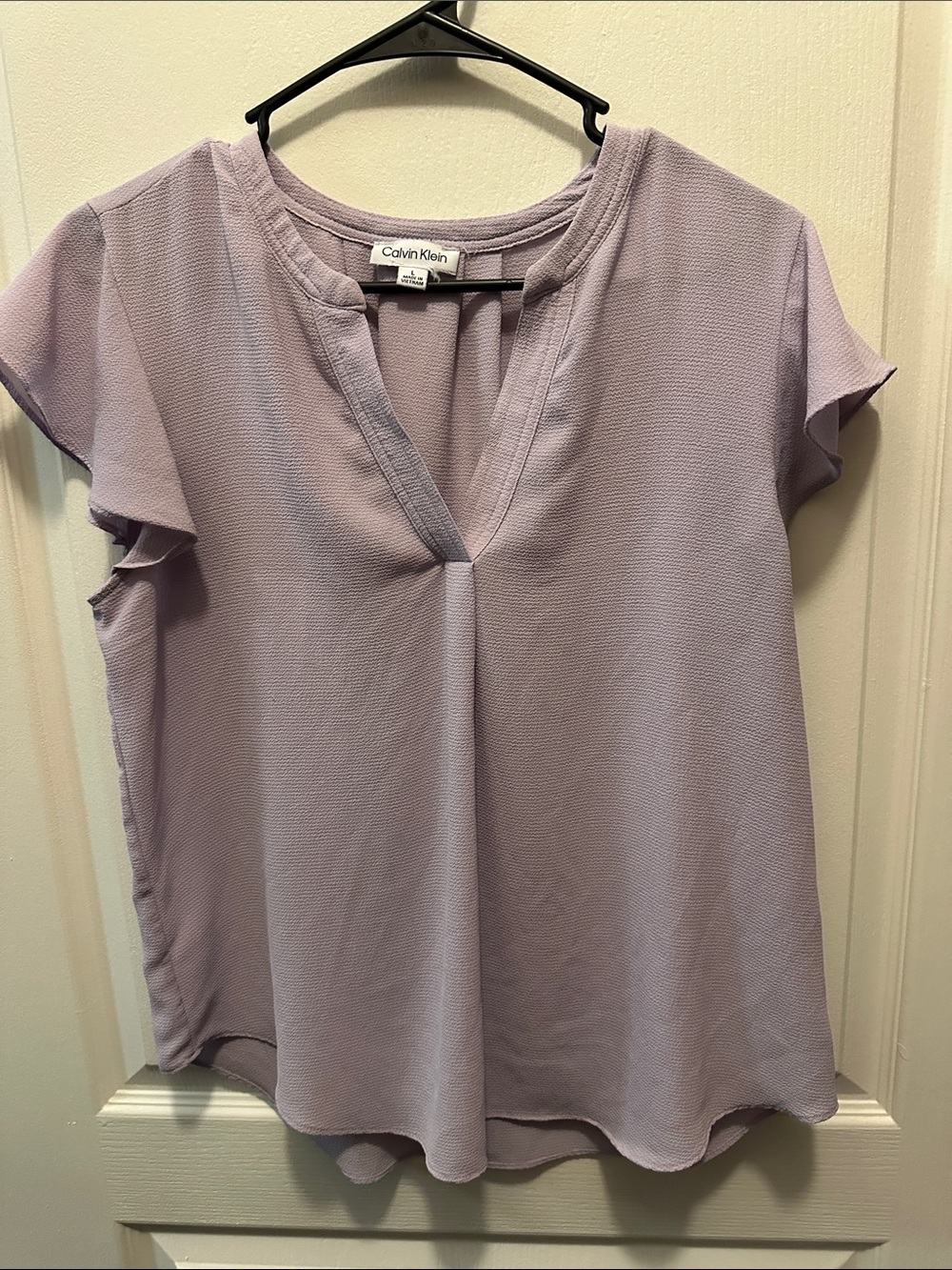 Calvin Klein Soft Lavender Split-Neck Flutter Sleeve Blouse - Picture 1 of 5
